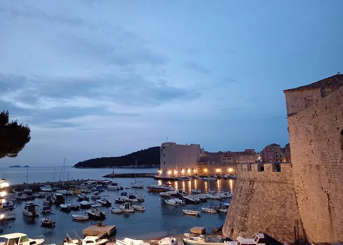 Dubrovnik Cozy Central Studio With Street View